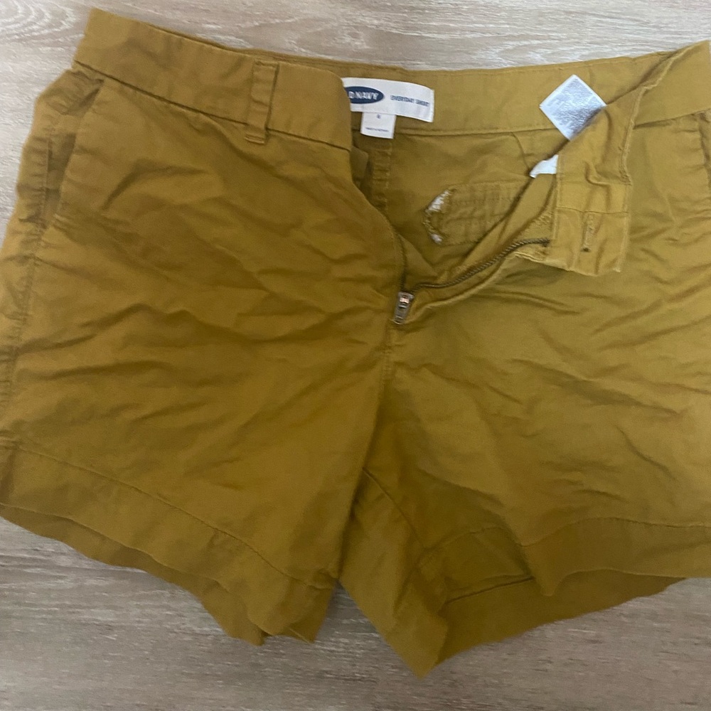 Mustard Old Navy Short size 6
